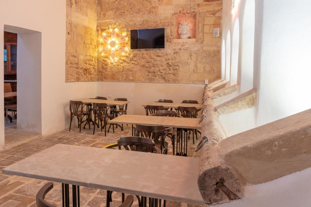 Il Cavaliere Al Borgo Antico Hotel โกแปร์ติโน ภายนอก รูปภาพ