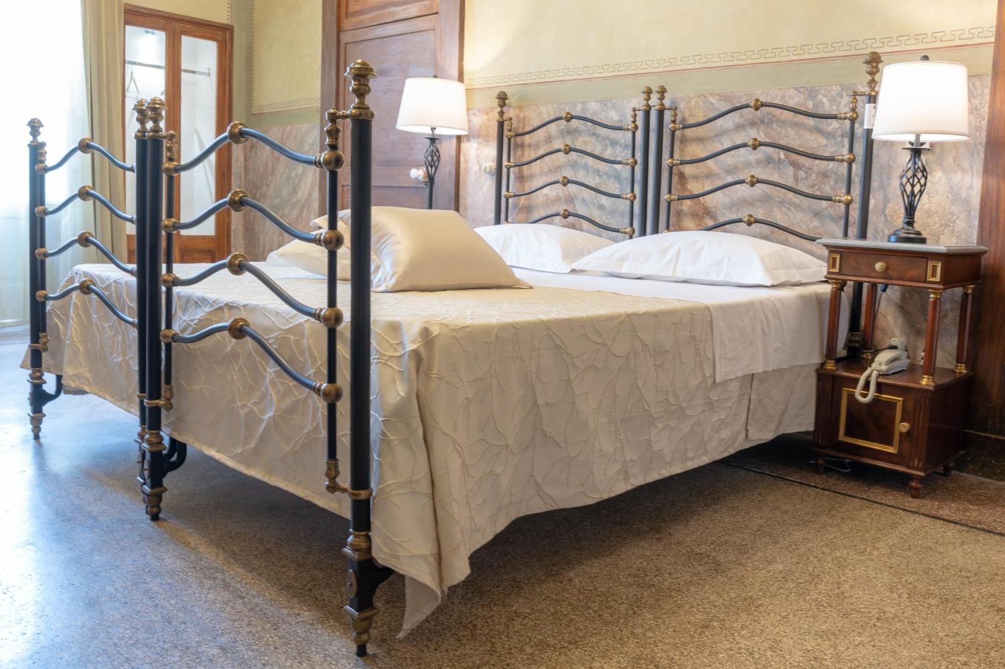 Il Cavaliere Al Borgo Antico Hotel โกแปร์ติโน ภายนอก รูปภาพ